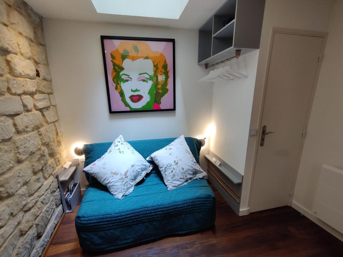 Lovers' Tiny House Inside Montmartre Apartment